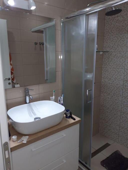 Renovated Apartment With Garden And Parking Space Peraia  Exterior photo